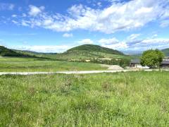 Slnečný, rovinatý stavebný pozemok v Stožku, okr. Detva